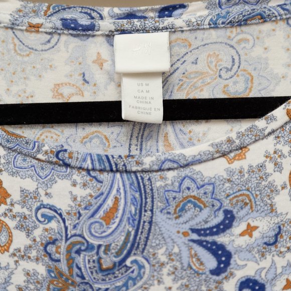 H&M Flowy Short Sleeve Paisley Blue Tee - Picture 4 of 4
